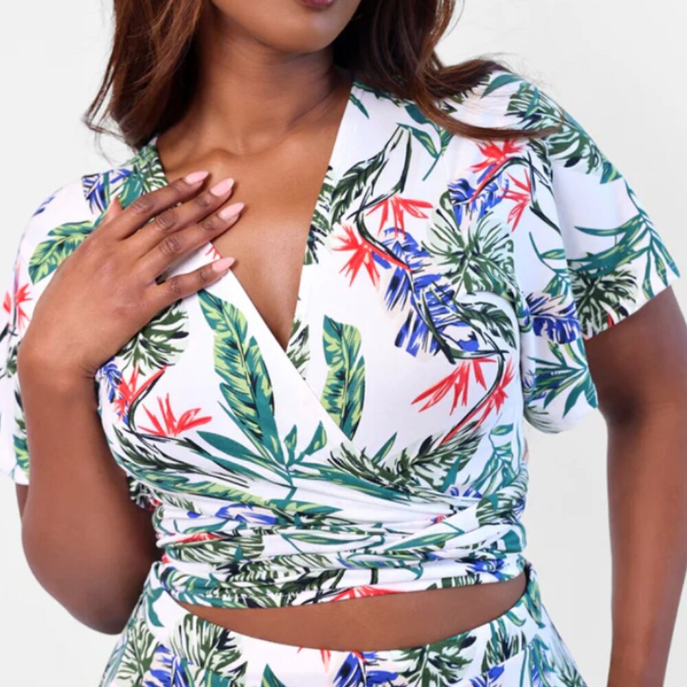 NWT- Rebdolls Capri Tropical Print Wrap Crop Top 2X (18-20)